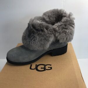 Women’s Ugg ankle boot gray size 6